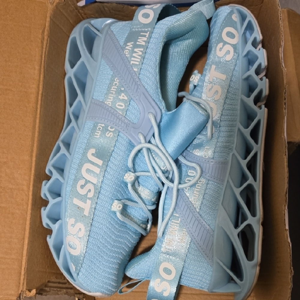 SO Blue Sneakers Modern Athletic Design